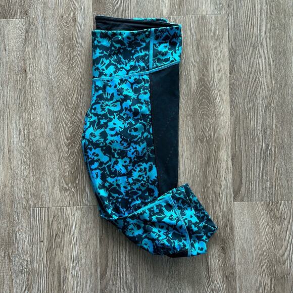 lululemon athletica Pants - Lululemon Stop At Nothing Crop 18" Leggings Blue/Black Print Size 6 Mid Rise